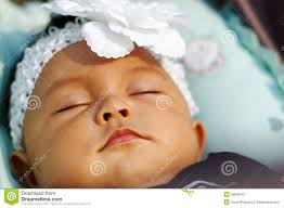 El Bebe Se Cae Dormido En Su Cama Foto De Archivo Imagen De Newborn Dormido 28839142