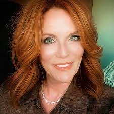 Donna Bounds's Instagram, Twitter & Facebook