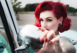 The trick lays in visual emphasizing the difference between long and short strands. The Rockabilly Hairstyle By The Look Of The Modern Woman Heystyles