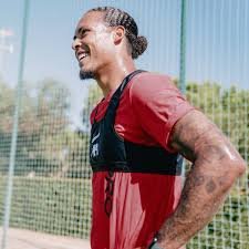 Oct 30, 2020 · as every liverpool supporter knows, on october 17 th, star player virgil van dijk was challenged by everton's goalkeeper and sustained a serious knee injury. Virgil Van Dijk On Twitter The Off Season