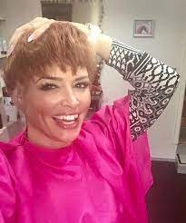 Daniela katzenberger präsentiert stolz ihre neue frisur. Daniela Katzenberger Hat Die Katze Eine Neue Frisur Oder Neue Perucke Express De