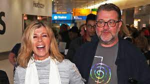 Kate garraway was completely blindsided when someone told her she could leave her husband derek draper because it wasn't what she signed up for. Good Morning Britain Host Kate Garraway S Husband In Intensive Care With Coronavirus Itv News