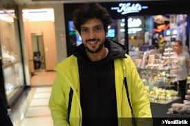 Taner ölmez, 9 ağustos 1986 tarihinde tunceli'de dünyaya gelmiştir. Muslum Baba Gurur Verici Yenibirlik Gazetesi