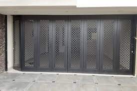 Serta beberapa informasi mengenai ukuran garasi mobil. Ide Pintu Garasi Mobil Untuk Berbagai Tipe Bangunan Pintu Garasi Ss Rel Pintu Garasi Wina Wina Ss