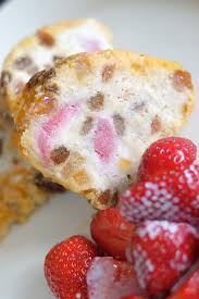 Irish Spotted Pudding Mit Kandierten Orangen Und Rosinen Und Guter Irischer Kerrygold Butter Und Dazu Vanilleies Und Frische Erdb Irische Rezepte Einfacher Nachtisch Und Rezepte
