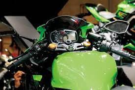 250ccスポーツバイク比較検証 ninja zx 25r cbr250rr yzf r25 ninja250 gsx250r 装備 メーター 足つき性編 webオートバイ スポーツバイク オートバイ ニンジャ 250