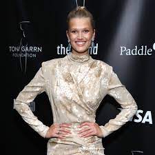 She got her big break in the fashion industry after signing an exclusive contract with calvin klein in 2008. Supermodel Toni Garrn And Magic Mike Actor Alex Pettyfer Are Engaged