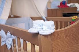 Bebek yatakları nasıl olmalı incelemeden önce, yatağın ebeveynler için de kullanışlı olduğundan emin olmalısınız. Bebek Odasi Nasil Olmali Lansinoh