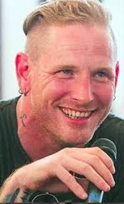 Si ces derniers temps tu traverses une période difficile, laisse-moi te  partager ce message du chanteur de Slipknot, prononcé à la fin de son  concert, laissant l'audience sans voix : "Rien sur