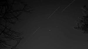 Les satellites géostationnaires représentent une classe à part du fait de leur immobilité dans le ciel. Comment Observer Le Train De Satellites Starlink Visible Une Derniere Fois Ce 26 Avril Dans Le Ciel