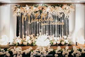 Dekorasi pelaminan minimalis modern mulai banyak dilirik calon pengantin untuk menghiasi momen pernikahan mereka. Pontianak Wedding Decoration And Surroundings Simplicity Com