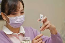 王鴻薇統計，新北目前確診人數2608人，疫苗分配1.8萬劑，高雄目前確診43人，疫苗分配則為2.1萬劑。 圖／取自王鴻薇臉書 疫苗 王鴻薇 az疫苗 Azç–«è‹—åˆ†é…æ•¸é‡æ›å…‰é«˜é›„å¤šæ–¼æ–°åŒ—å…­éƒ½ä¹‹å¤–é€™ç¸£å¸‚æ‹¿åˆ°æœ€å¤š é¢¨å‚³åª'