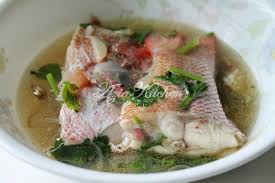 B erbalik kepada resepi pula, saya belajar resepi ini dari sahabat saya dr sabariah semasa mengunjungi rumah mereka ketika itu di uitm segamat. Sup Ikan Merah Azie Kitchen