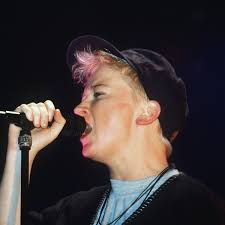 'Iemand gooide tijdens een concert een doosje op het podium. Er zaten twee  échte oogballen in. Walgelijk'