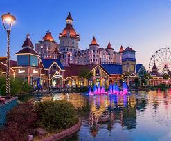 The biggest resort town on what's called the russian riviera, sochi is preparing to step onto the world stage as the host of the 2014 winter olympics. Specialnye Predlozheniya Sochi Park
