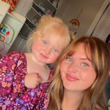 Which is better, high school or university in Sims 4?