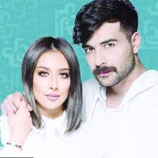 بعد أن غيّرت الممثلة الكويتية فرح الهادي إطلالتها، التي شبهها بعض الأشخاص عبر وسائل التواصل الاجتماعي بعارضة الأزياء السعودية مودل روز، كانت الإعلامية الكويتية مي العيدان. ÙØ±Ø­ Ø§Ù„Ù‡Ø§Ø¯ÙŠ Ø¨Ø§Ù„Ø´Ø¹Ø± Ø§Ù„Ø£Ø­Ù…Ø± ÙˆØ¥Ø­Ø¯Ø§Ù‡Ù† ØªØºØ²Ù„Øª Ø¨Ø²ÙˆØ¬Ù‡Ø§ Ø¹Ù‚ÙŠÙ„ Ø§Ù„Ø±Ø¦ÙŠØ³ÙŠ ÙÙŠØ¯ÙŠÙˆ Ù…Ø¬Ù„Ø© Ø§Ù„Ø¬Ø±Ø³