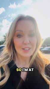 It finally is starting to feel and look like fall! I love the crispness of  the air in the morning, the pumpkin spice EVERYTHING, and all of the fall  decor! I can't