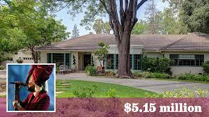 Oprah's house is on 42 acres and boasts both mountain and ocean views. Hot Property Oprah Winfrey Chris Paul And More Los Angeles Times