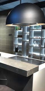 Beleuchtung Und Dunstabzug In Einem Der Ubergrosse Runde Abzug Uber Dem Kochfeld Bietet Dank Lichtring Optimale Arbeitsbedingunge Beleuchtung Beleuchten Kuche