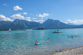 Maybe you would like to learn more about one of these? Forggensee Mit Blick Auf Das Schloss Neuschwanstein Allgau Urlaub Urlaub Bayern Ferien Deutschland
