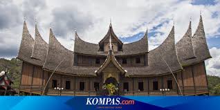 Di belakang ruang tersebut ada satu ruang luas dengan meja kursi dari bambu dan rotan tempat oei tiong seluruh patung, hiasan, dan perabot antik di dalam istana hilang. Ini Fakta Seputar Istano Basa Pagaruyung Yang Didatangi Gordon Ramsay Halaman All Kompas Com