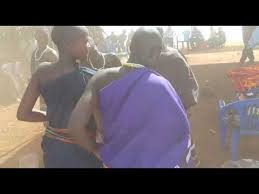 Mama wa mtoto aliyenusurika kwa mabomu akafariki kwa ajali karatu. Download Watoto Wazuri Wakicheza Chomoa Daily Movies Hub