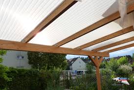 Ein Holz Terrassendach Der Marke Rexocomplete 6m X 3m Mit Plexiglas Resist Stegplatten Als Farbe Fur Die Holzsc Terrassendach Terrassenuberdachung Stegplatten