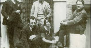 Dorothy With A Few Of The Other Algonquin Round Table Members In 1924 Lover Writer Charles Macarthur Drama Critic A Harpo Marx Historical Figures Comedians