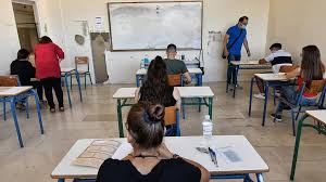 Από το υπουργείο παιδείας (minedu.gov.gr) ανακοινώθηκαν τα θέματα των νέων ελληνικών, το πρώτο μάθημα στο οποίο εξετάστηκαν σήμερα. Panellhnies 2021 Ka8oris8hkan Oi Syntelestes Twn Elaxistwn Basewn Eisagwghs Gia Ta Aei