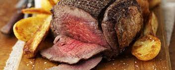 Una prova valida per capire se il roastbeef è giunto a cottura consiste nell'introdurre fino al suo centro, quando si è arrivati a tre quarti della cottura, uno spiedino d'acciaio, badando bene di non passare oltre. Come Si Prepara Il Roast Beef All Inglese Sale Pepe
