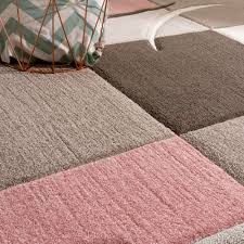Mit dem wohnzimmerteppich zieht dezente und natürliche eleganz in ihrem wohnzimmer ein. Designer Teppich Modern Konturenschnitt Pastellfarben Mit Karo Muster Beige Rosa Ebay