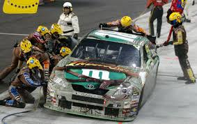 12, 2009, article posted on the nascar insiders website states that a shop employee might only make about $800 a week. Big Picture Pit Crews Play Important Role In Nascar Lifestyle Lancasteronline Com