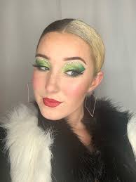 Cruella de vil is één van de meest bekende disney schurken aller tijden. This Tiktok Artist Imagines Cruella De Vil With Euphoria Makeup Disney Princesses Get A Glittery Euphoria Makeover Thanks To This Talented Tiktoker Popsugar Beauty Photo 12