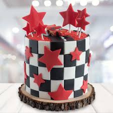 The cake is made of vanilla yogurt refined with lemon and orange peels, the intermediate layers are made of raspberry peach jam. Tortenset Rennstrecke Mit Lightning Mcqueen Einfach Gunstig Selber Machen Tortemich