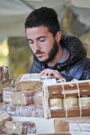 4673 montagnes en france (65%) sont plus basses que rochers de l'ours tandis que 2539 (35%) le sont plus hautes. Rucher De L Ours Tauzia Fete Les Jardins