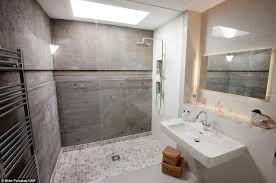 Die Begehbare Dusche Die Trendige Wahl Fur Das Badezimmer Neu Begehbare Dusche Dusche Badezimmer Design