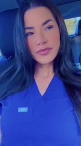 Heather Linton's Instagram, Twitter & Facebook