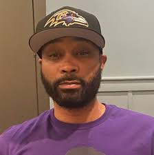 Steelers HC Mike Tomlin told reporters that Aaron Rodgers has a fracture in  his wrist that will not require surgery. His status for Sunday's game  against Chicago is uncertain.