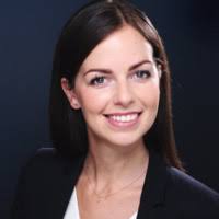 Laura Hassel's Instagram, Twitter & Facebook