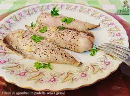 4 sgombri piccoli 60 g di burro un ciuffo di prezzemolo fresco 1 limone non trattato sale pepe bianco. Filetti Di Sgombro In Padella Senza Grassi Cucina Casareccia