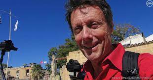 It is hosted by antoine de maximy. J Irai Dormir Chez Vous Antoine De Maximy Revient Le 20 Juin Sur France 5 Puremedias