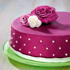 Weiche butter mit zucker, vanillezucker und salz mit den rührbesen des handrührgerätes schaumig schlagen. Fondant Lila Zum Eindecken Von Kuchen Torten Etc Im Decocino Shop Decocino Shop