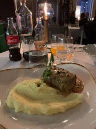 Patate con parmigiano e prezzemolo: Filetto Di Manzo Al Pepe Verde Con Pure Di Patate Al Parmigiano Reggiano Picture Of La Fabbrica Budapest Tripadvisor