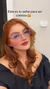 Transformación de cabello cobrizo para chicas curvys