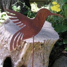 Rusty Finish Metal Garden Art Hummingbird Yard Stake Art De Jardin En Metal Arbre Metallique Decorations De Jardin En Metal