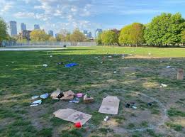 Trinity bellwoods park, toronto, canada. Trinity Bellwoods Park On Twitter Massively Disappointing Disgusting When Good Days Leave A Bad Taste In The Morn So Not Cool Entitledshits Cleanup Getoveryourself Litter Trash Https T Co Q9qppcxwqm Https T Co Xfi6nzlidd
