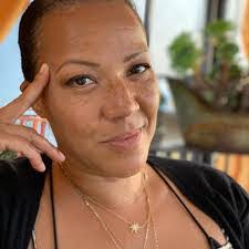 Nikki Seaton's Instagram, Twitter & Facebook