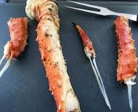 How do you crack crab legs with a fork?