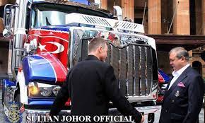 Johor baru, dec 18 — johor ruler sultan ibrahim sultan iskandar today confirmed that female polar explorer sharifah mazlina syed abdul kadir has no right to use the datin paduka title as it. Malaysiakini Fred Flintstone S Car Now Part Of Johor Ruler S Fleet